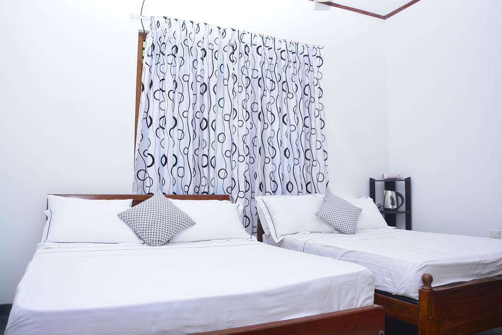 Livinginn Полоннарува Екстер'єр фото