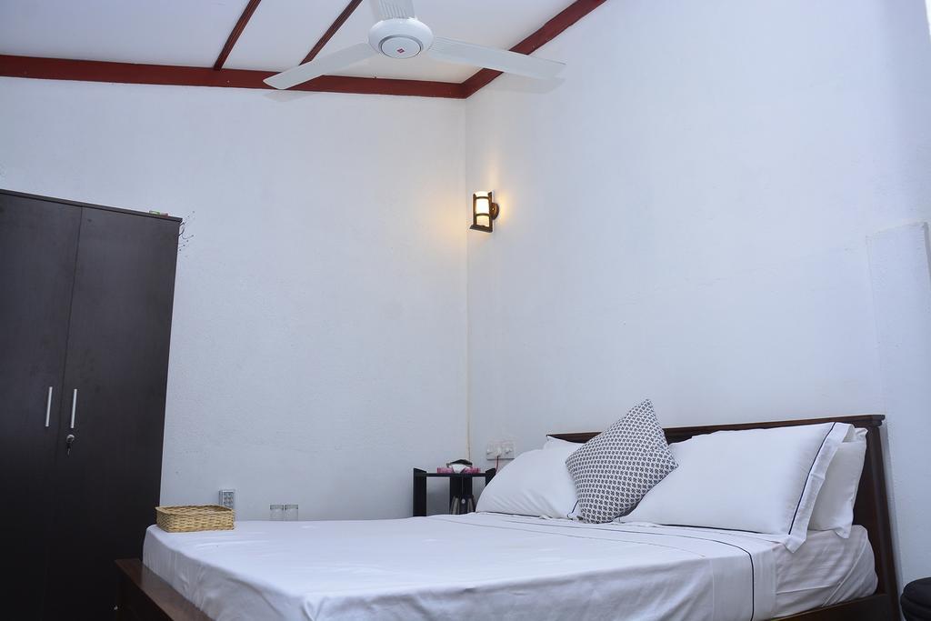 Livinginn Полоннарува Екстер'єр фото